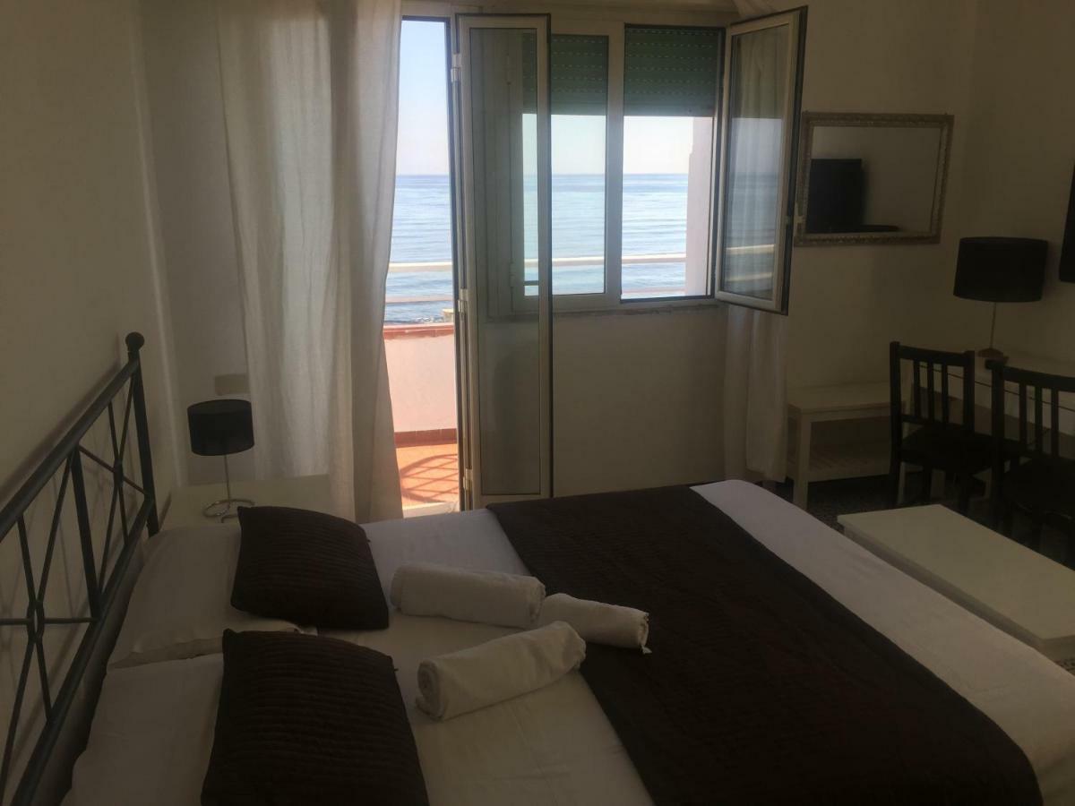 A Casa Di Giuseppe 2 Bed and Breakfast Carini Buitenkant foto